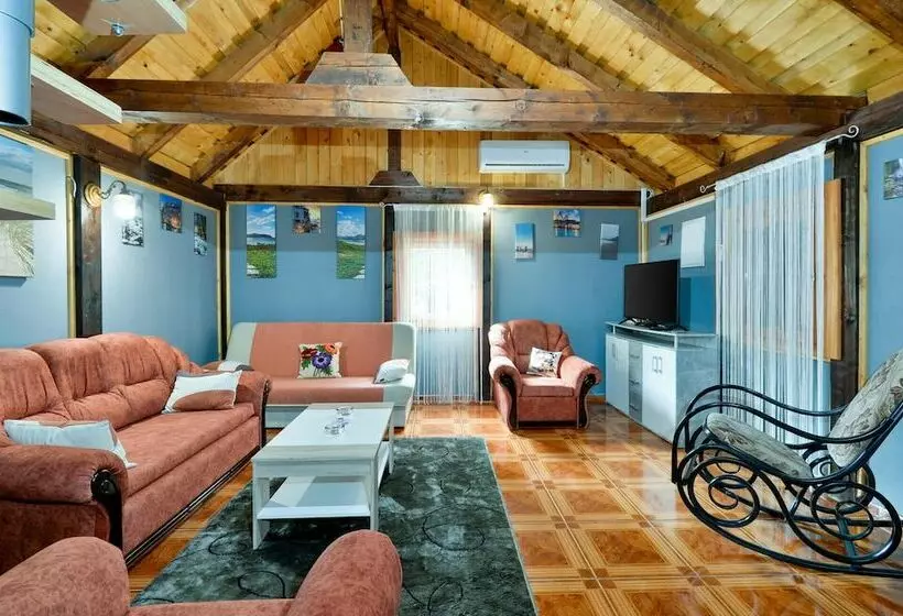 Awesome Home In Krizanec With 3 Bedrooms, Wifi And Outdoor Swimming Pool
