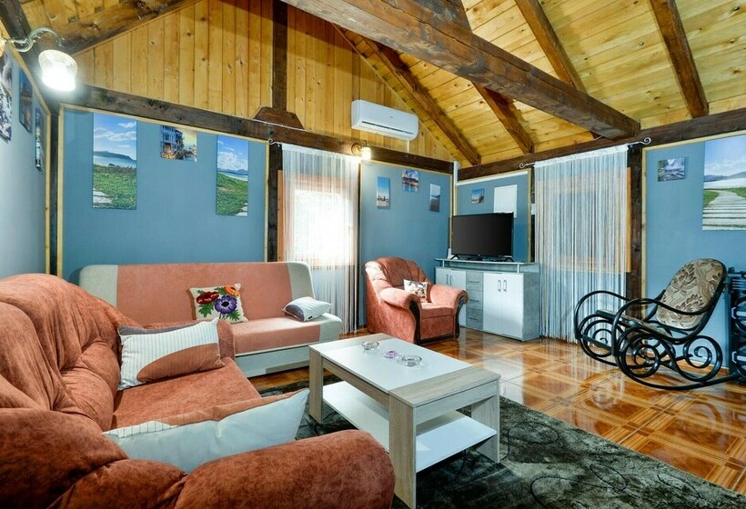 Awesome Home In Krizanec With 3 Bedrooms, Wifi And Outdoor Swimming Pool