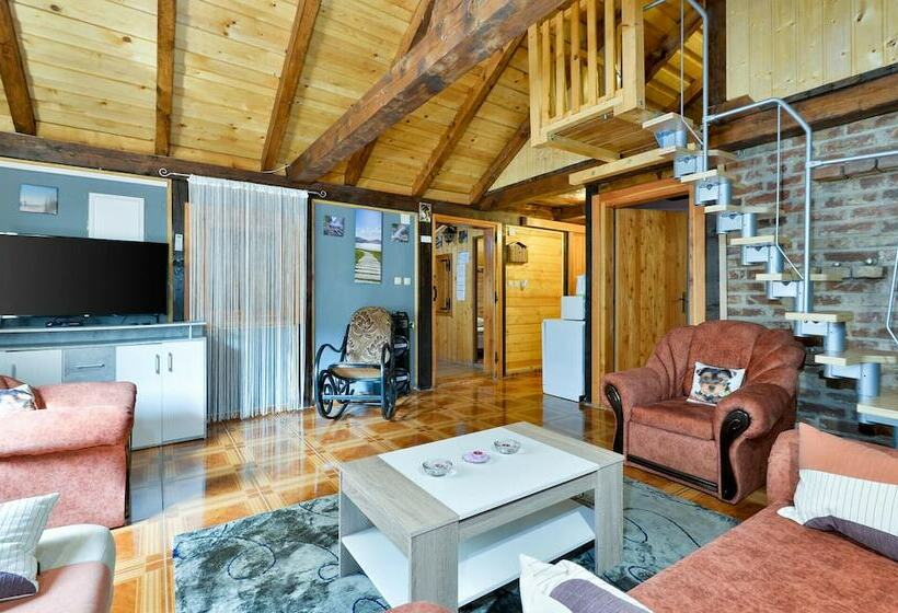 Awesome Home In Krizanec With 3 Bedrooms, Wifi And Outdoor Swimming Pool