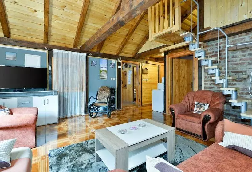 Awesome Home In Krizanec With 3 Bedrooms, Wifi And Outdoor Swimming Pool