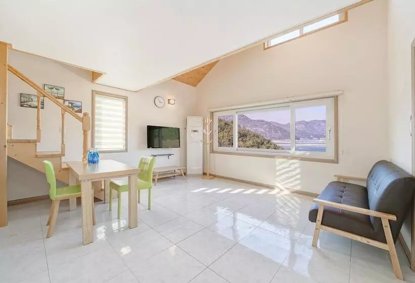 Yeosu Healling Spa Pension