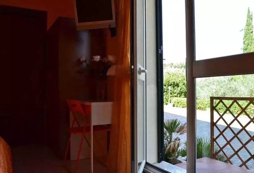 ベッドアンドブレックファースト Yellow Room   B B S Elia