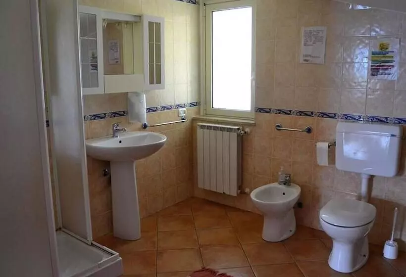 ベッドアンドブレックファースト Yellow Room   B B S Elia