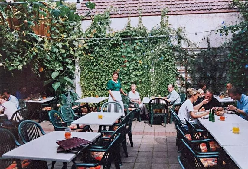 Majatalo Gasthaus Zur Rose