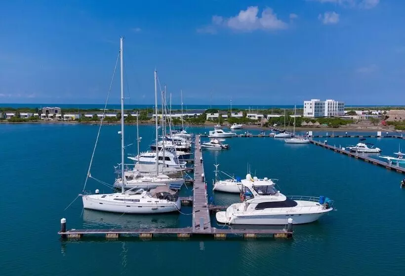 Hotelli Marina Puerto Velero