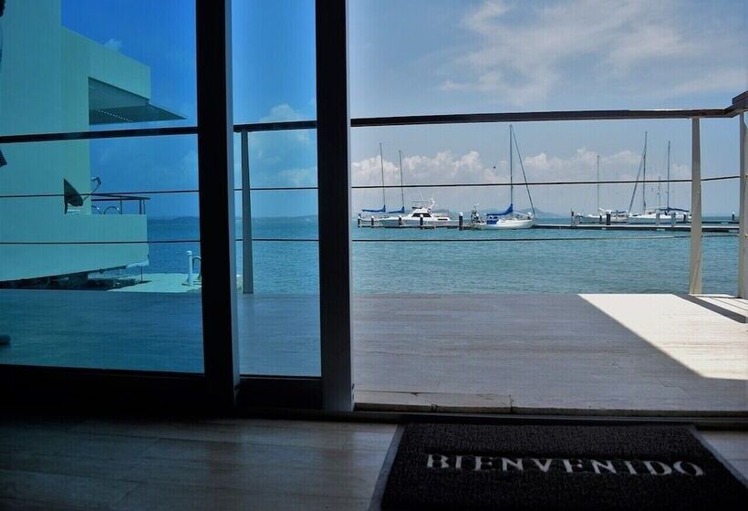 فندق Marina Puerto Velero