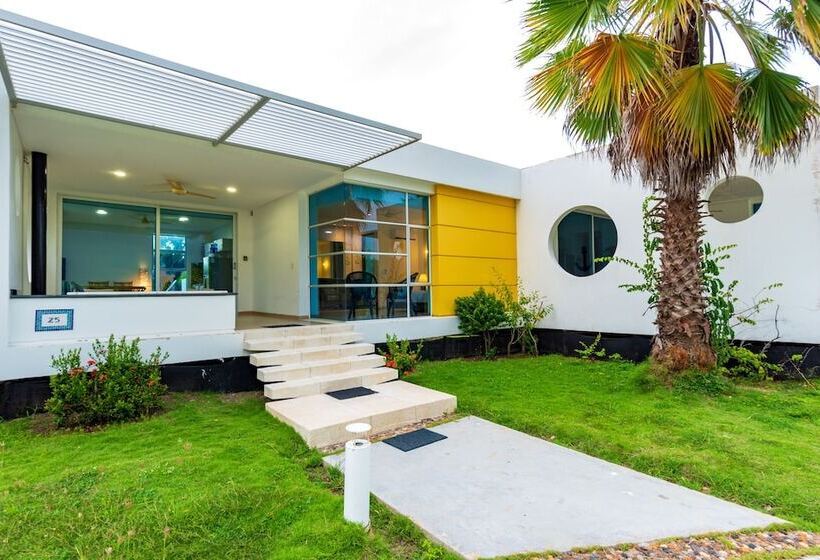 فندق Marina Puerto Velero