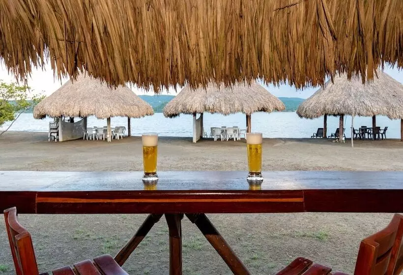 Hotelli Marina Puerto Velero