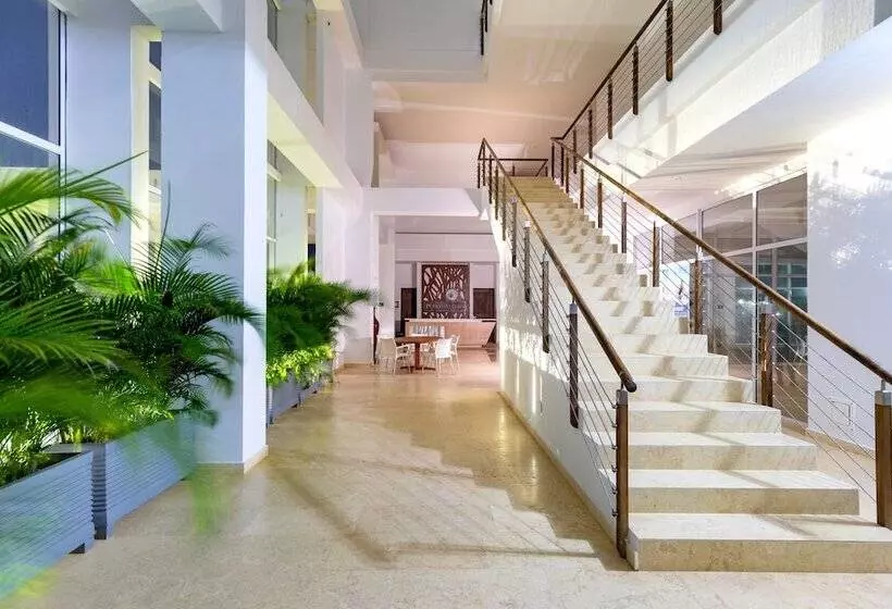 Hotelli Marina Puerto Velero