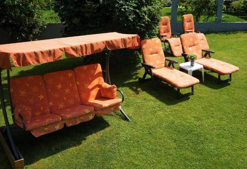 Bed and Breakfast Pension Alpina