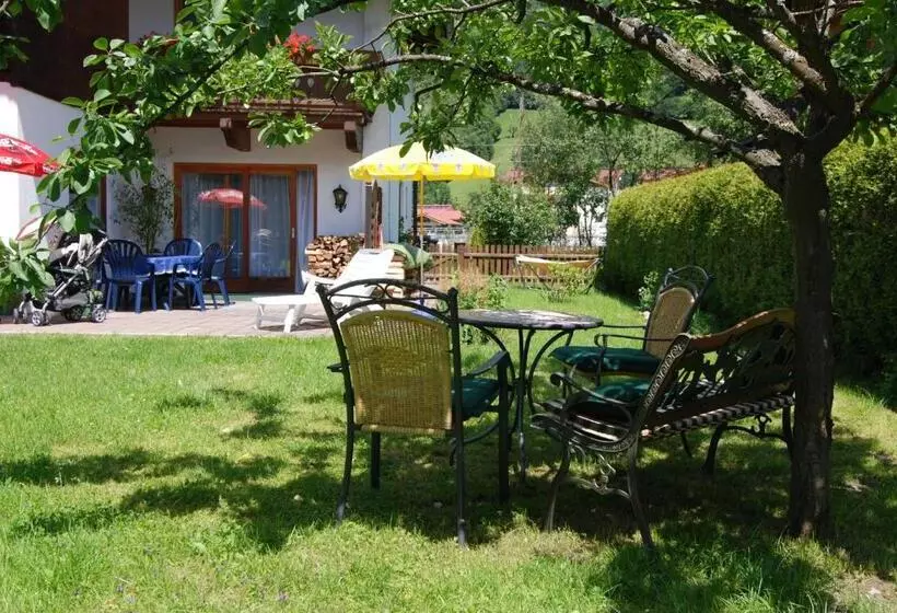 ベッドアンドブレックファースト Brixana