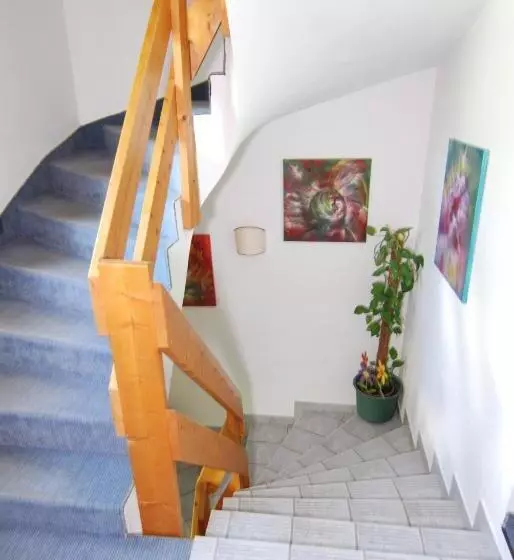 ベッドアンドブレックファースト Brixana