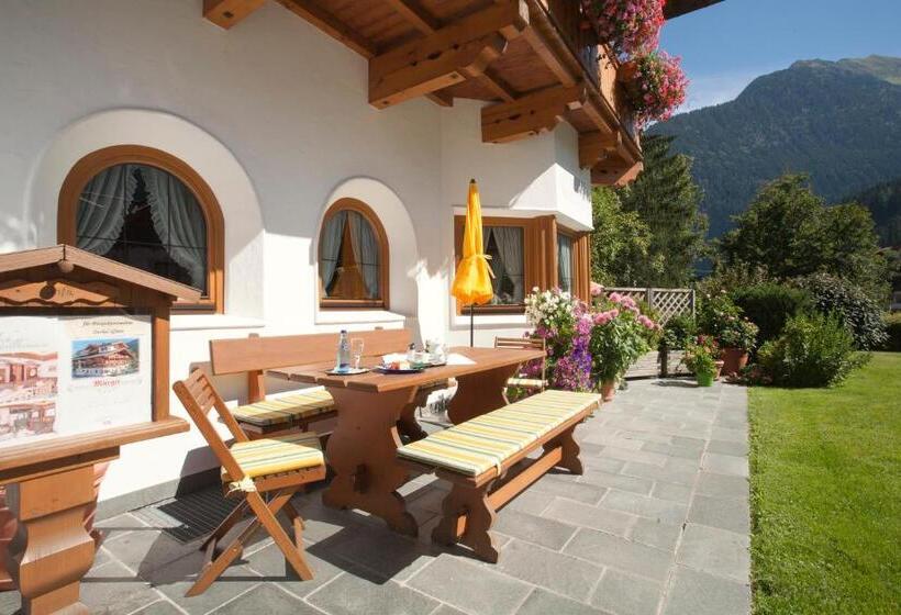 تختخواب و صبحانه Margit