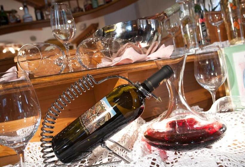 تختخواب و صبحانه Margit