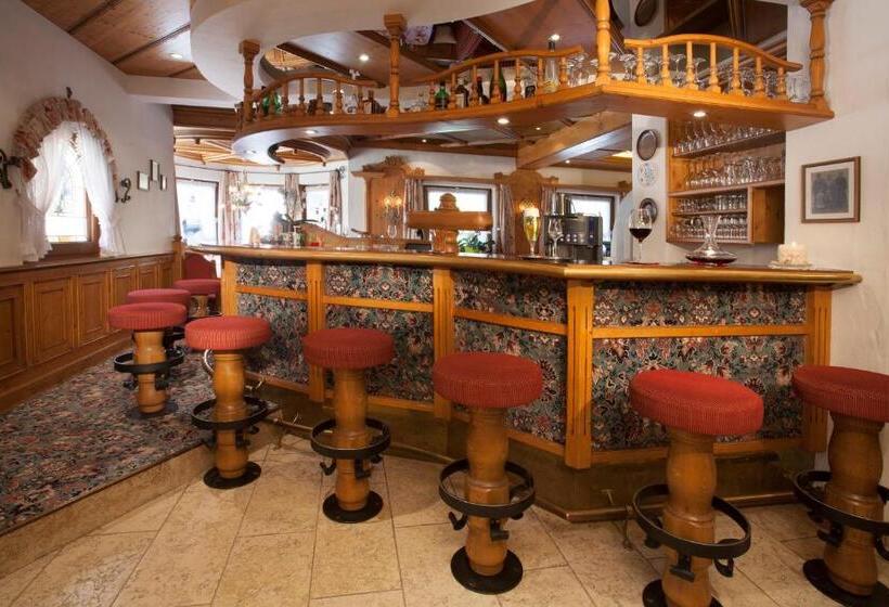 تختخواب و صبحانه Margit