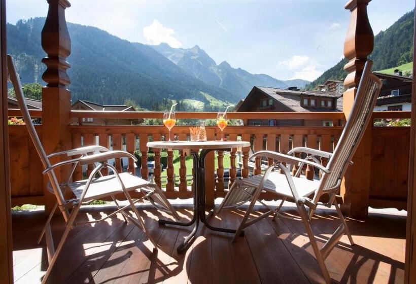 تختخواب و صبحانه Margit