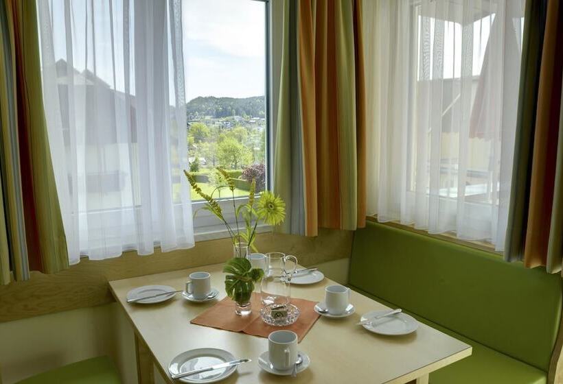 مبيت وإفطار Seepark Drobollach