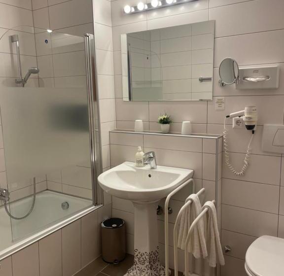 ホテル Seehaus Kärnten Inn Mit Direktem Seezugang Und E Ladestation