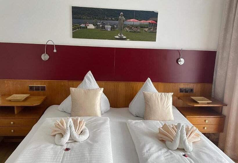 ホテル Seehaus Kärnten Inn Mit Direktem Seezugang Und E Ladestation