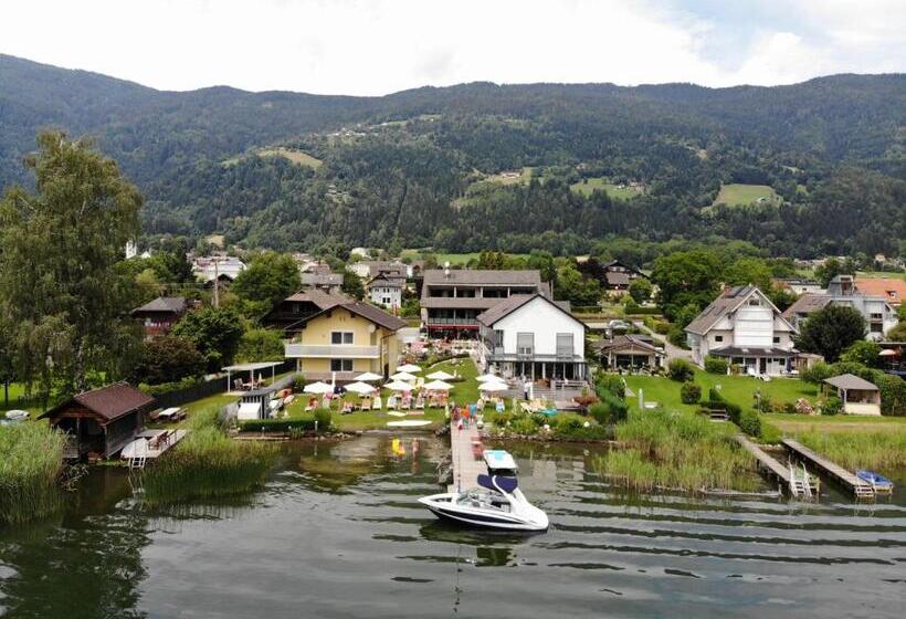 ホテル Seehaus Kärnten Inn Mit Direktem Seezugang Und E Ladestation