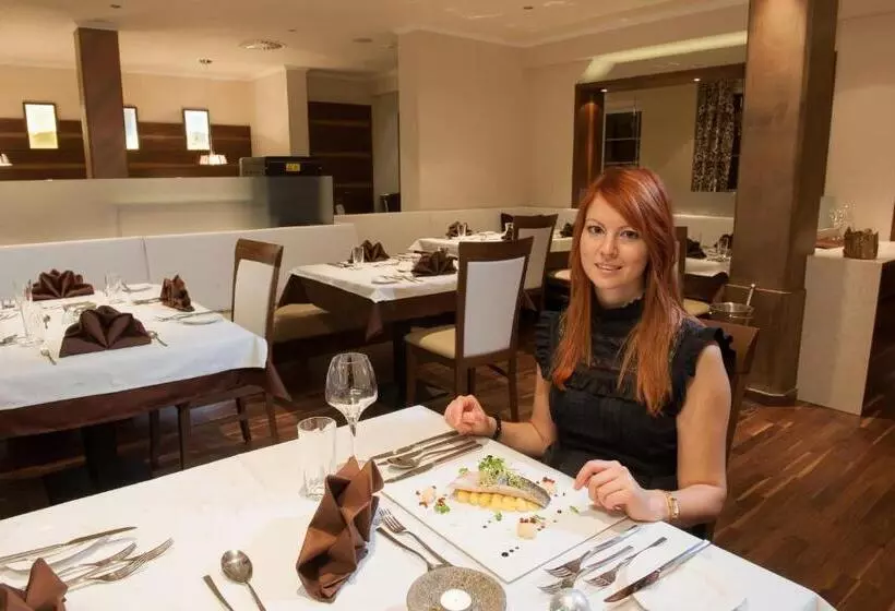 Отель Jennys Schlössl