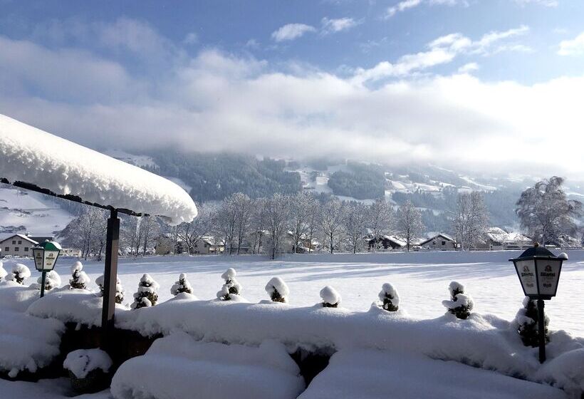 호텔 Zum Senner Suites Zillertal