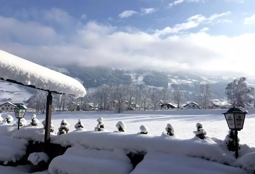 Отель Zum Senner Suites Zillertal