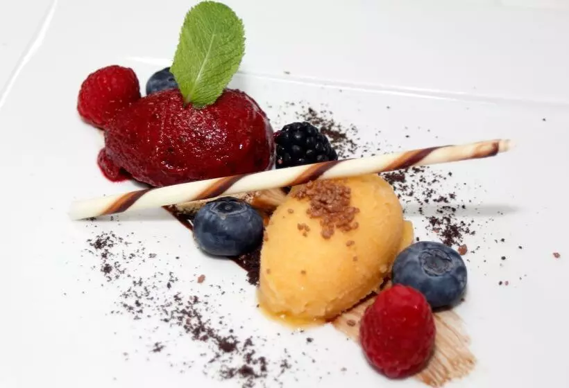 Отель Zum Senner Suites Zillertal