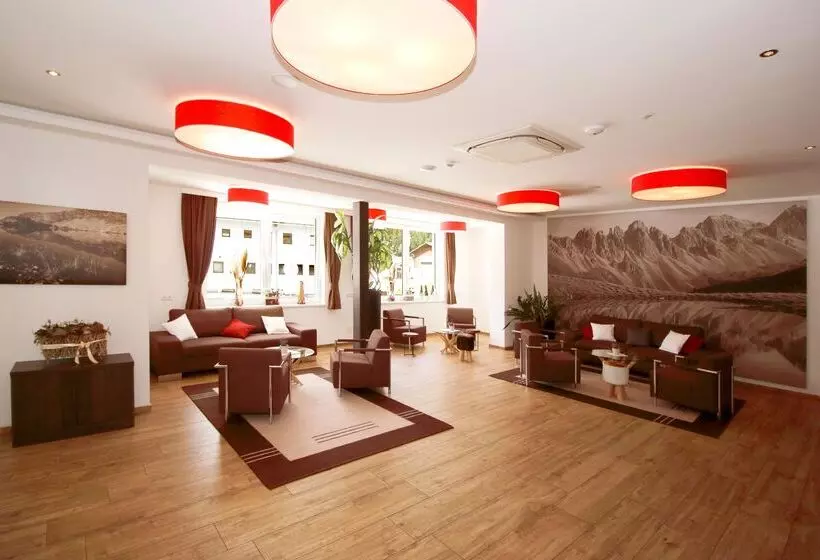 Отель Zum Senner Suites Zillertal