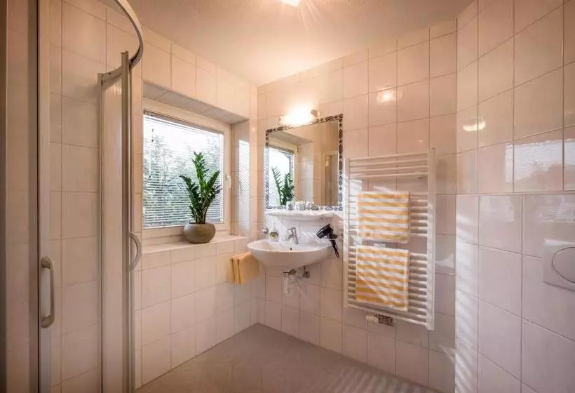 膳宿费 Edelweiss Lounge Restaurant Hotel Pizza Cafe Billard Gasthof