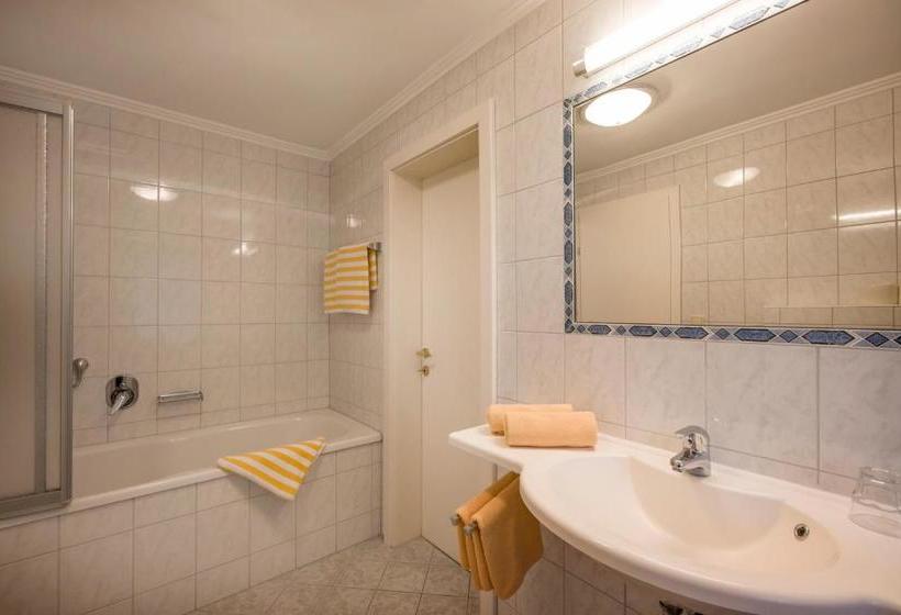 פנסיון Edelweiss Lounge Restaurant Hotel Pizza Cafe Billard Gasthof