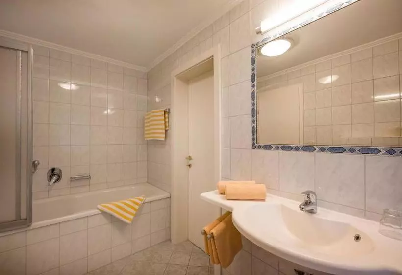 膳宿费 Edelweiss Lounge Restaurant Hotel Pizza Cafe Billard Gasthof