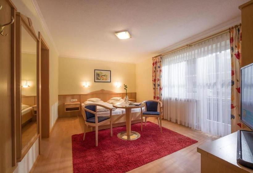 פנסיון Edelweiss Lounge Restaurant Hotel Pizza Cafe Billard Gasthof