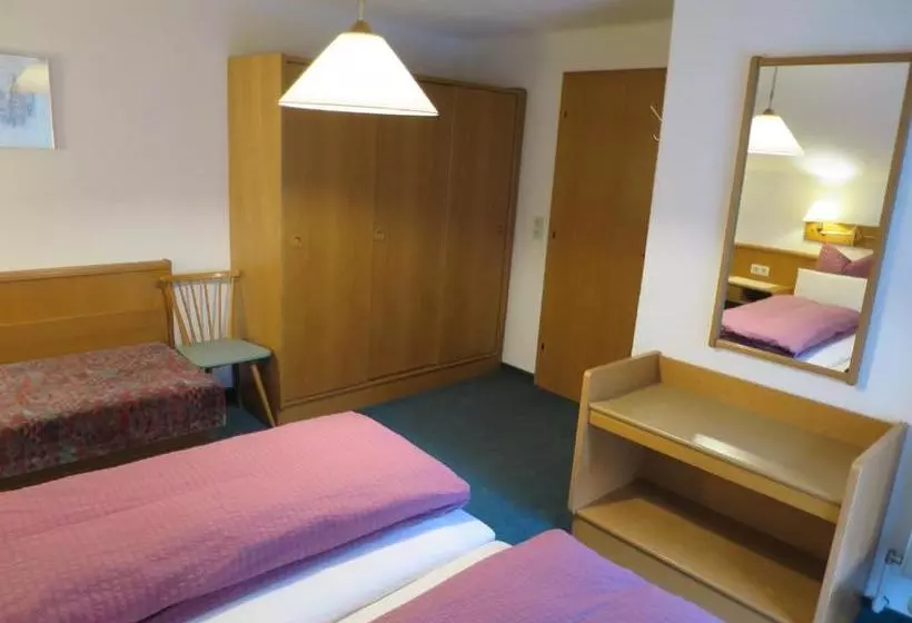 住宿加早餐  Haus Weber-hafele Pension