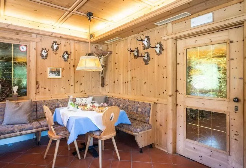 Отель Alpenrast