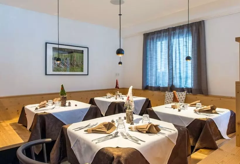 Отель Alpenrast