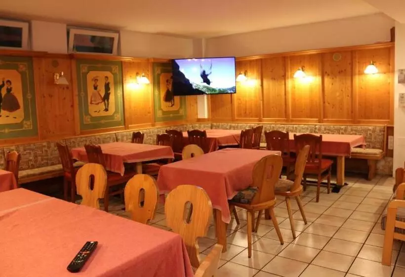 酒店 & Hostel Sandwirt