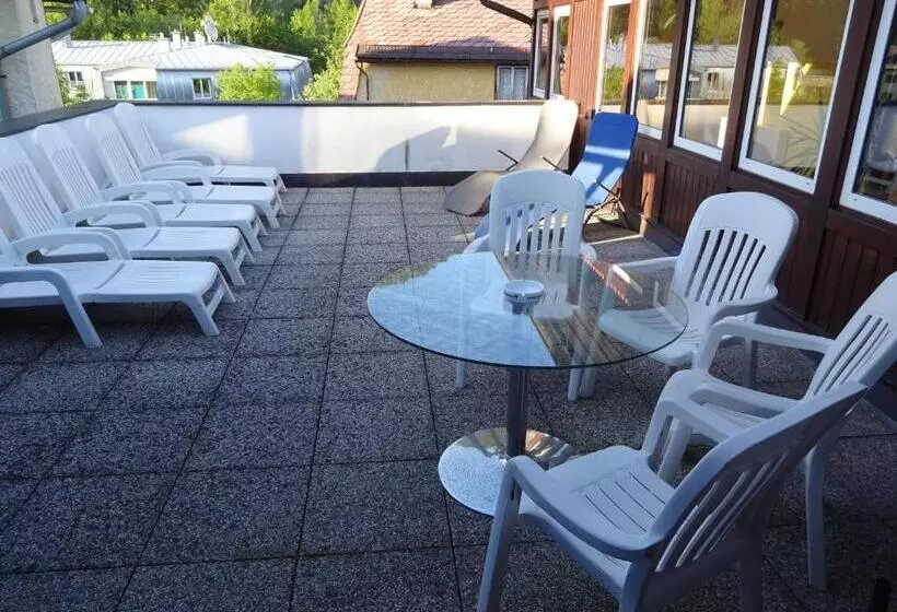 酒店 & Hostel Sandwirt