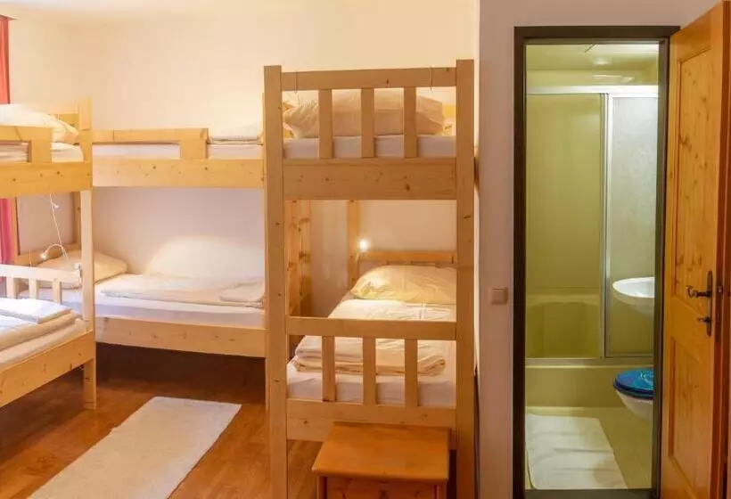 酒店 & Hostel Sandwirt