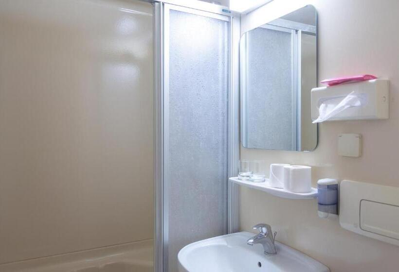 酒店 & Hostel Sandwirt