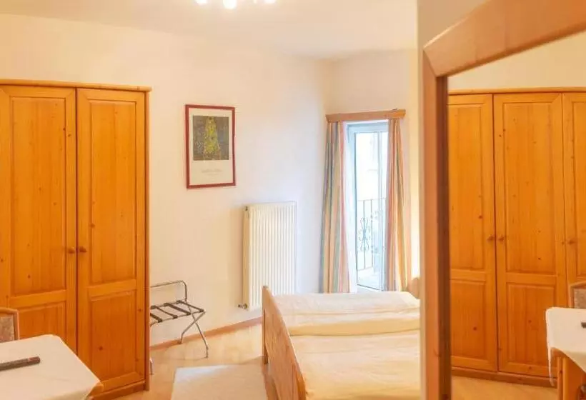 酒店 & Hostel Sandwirt