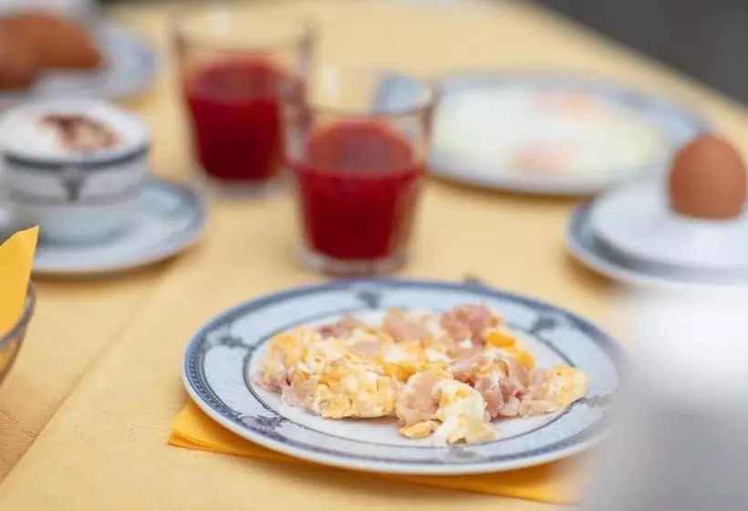 هتل Ambassador Meuble