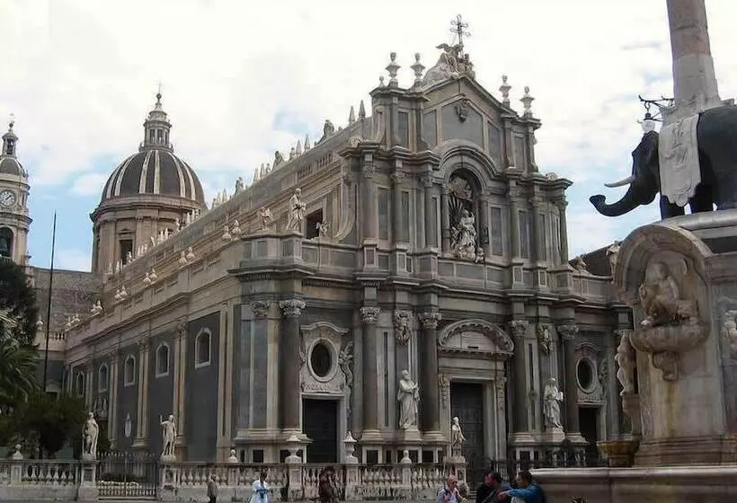 Hotelli Catania Crossing B&b  Rooms & Comforts