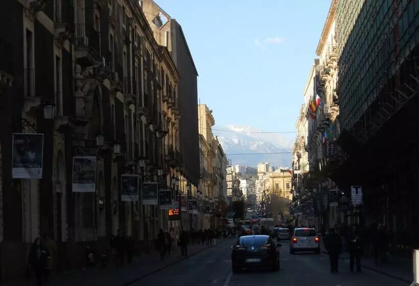 Hotelli Catania Crossing B&b  Rooms & Comforts