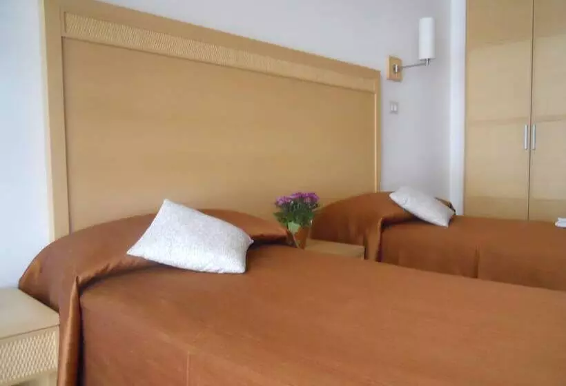 Hotelli Catania Crossing B&b  Rooms & Comforts