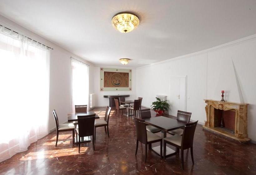 هتل I Tre Leoni Affittacamere