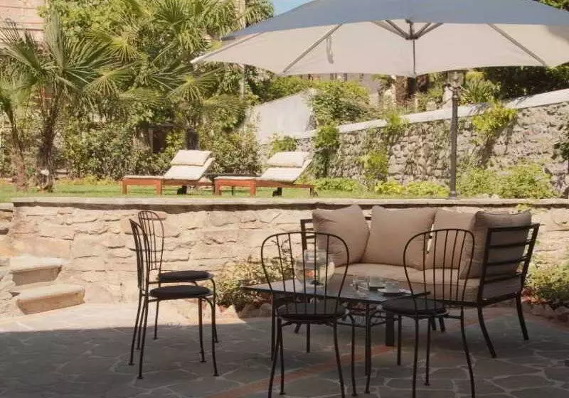 Отель Relais La Corte Di Cloris