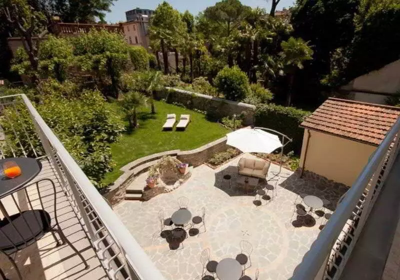 Отель Relais La Corte Di Cloris