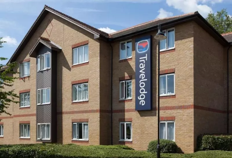 Отель Travelodge Staines