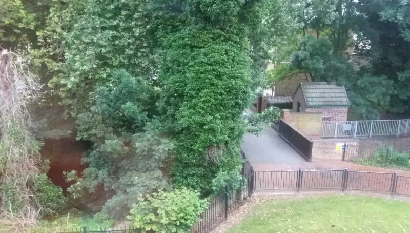 Отель Travelodge Staines